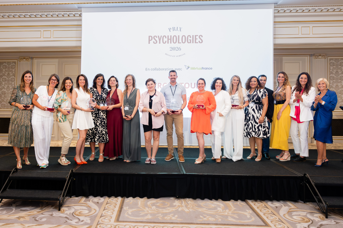 Charlotte Desrosiers sur scène lors de la cérémonie du Prix Psychologies Magazine 2026